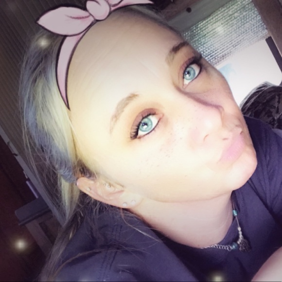 Meet your Posher, Monica - Picture 1 of 1